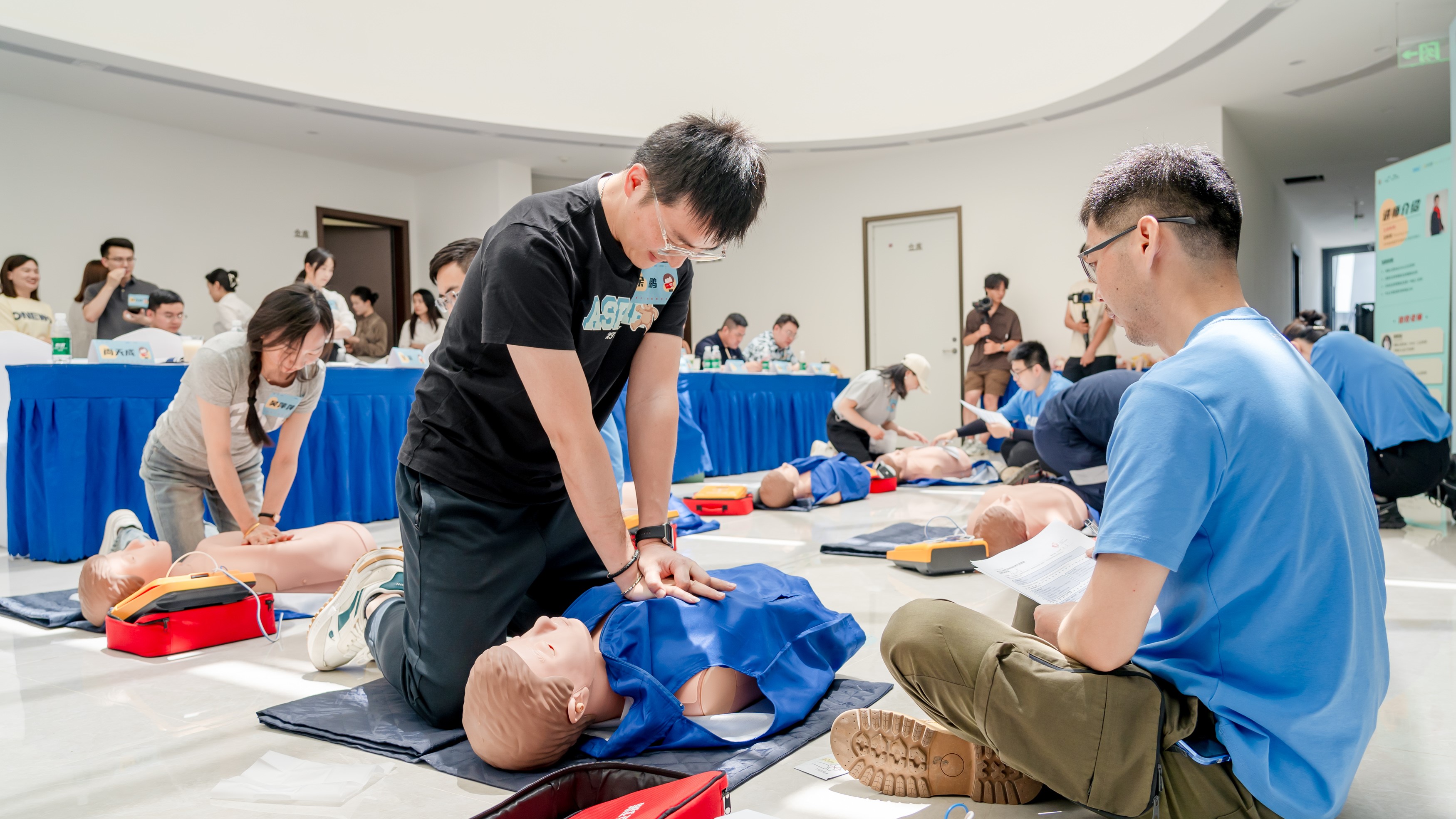 安心社区，贴心守护  紫云湖TOD年华云湖CPR急救培训暨AED落地仪式圆满落幕